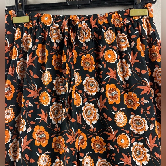 Tie Front Floral Print Wide Leg Pants - Picture 8 of 8